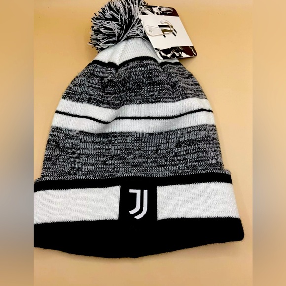 Juventus Soccer Men’s Beanie Italian Football club Hat Cap Official Product New - Picture 1 of 5